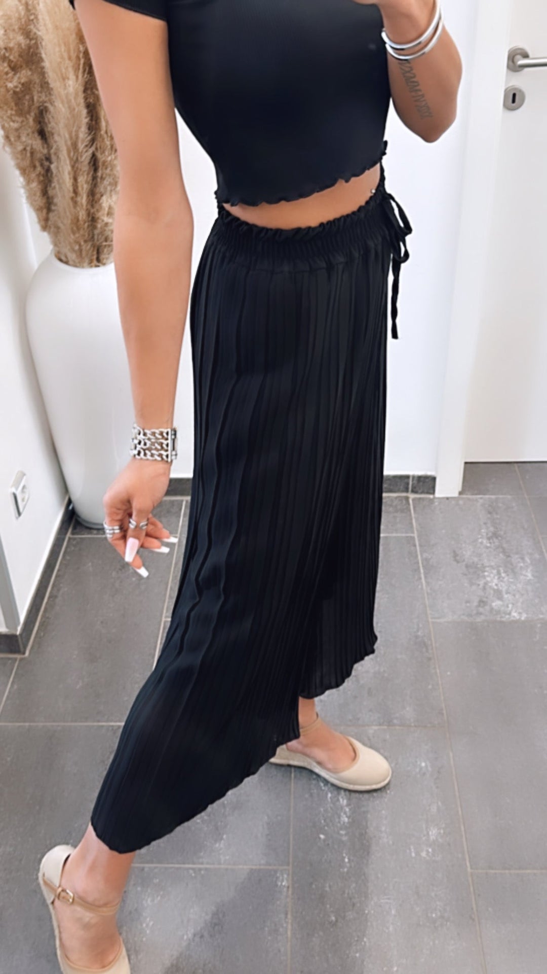 SENRI | Pantalon Plissé Noir Élégance