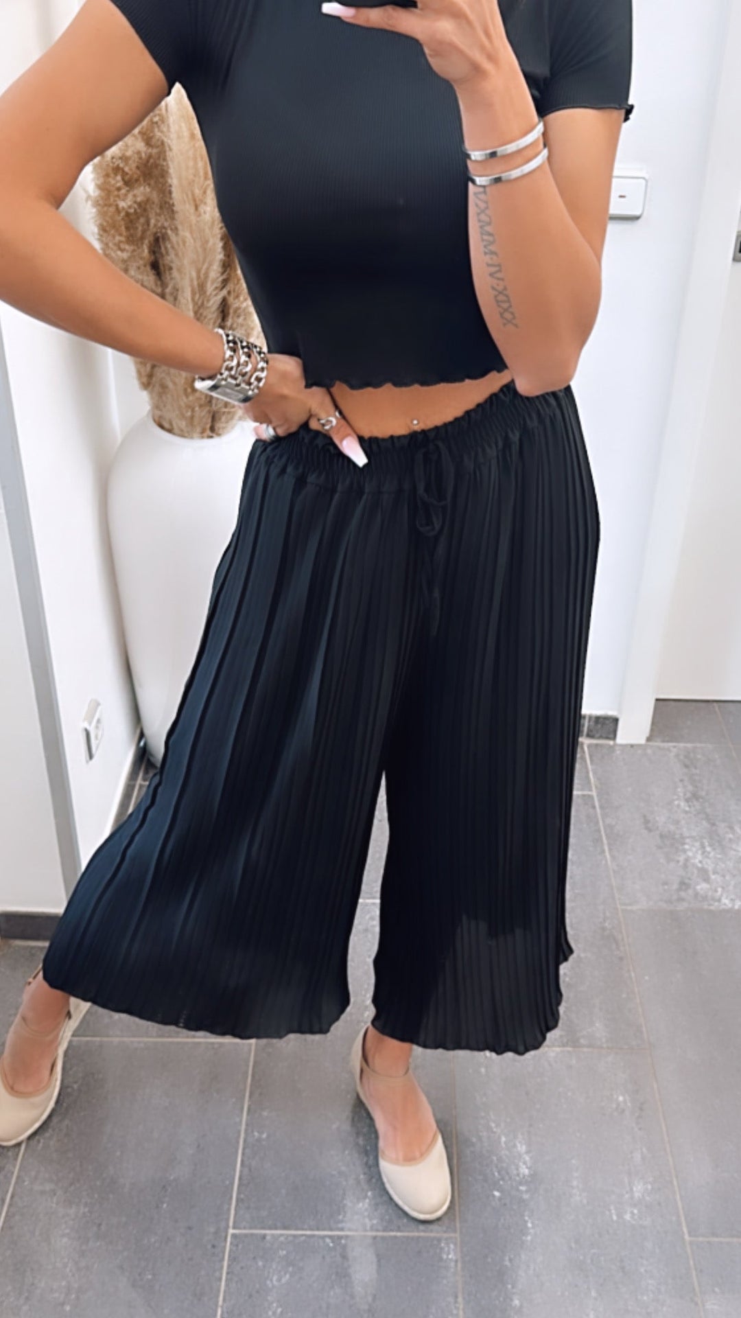 SENRI | Pantalon Plissé Noir Élégance